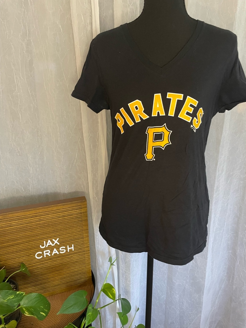 Fanatics Pittsburgh Pirates Women's Black and Yellow V-Neck Tee